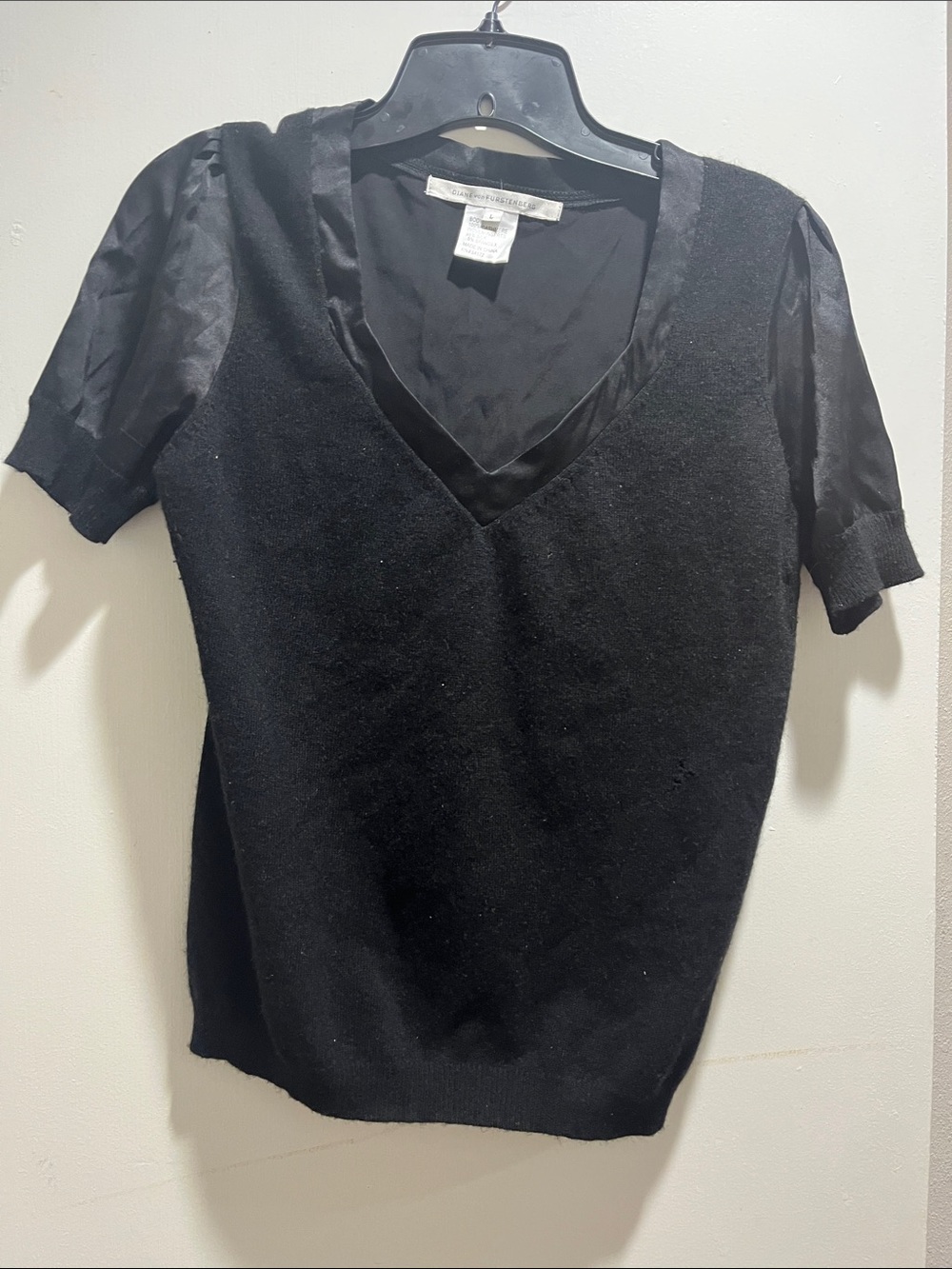 Diane Von Furstenberg Black V-Neck Satin-Trim Short Sleeve Top